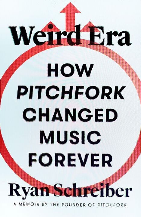 "Weird Era: HOW PITCHFORK CHANGED MUSIC FOREVER, Ryan Schreiber" in schwarzer Schrift, rote Kreise und Pfeile.