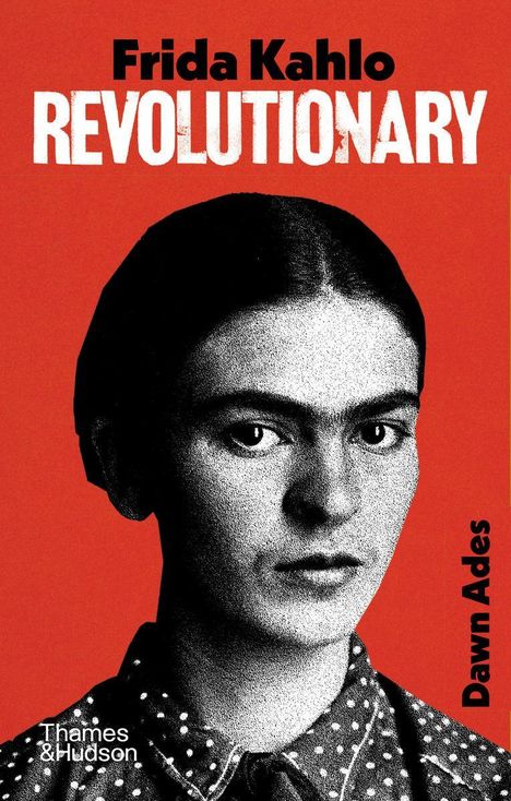 „Frida Kahlo“, „REVOLUTIONARY“, „Dawn Ades“. Porträt einer Frau in schwarz-weiß auf rotem Hintergrund.