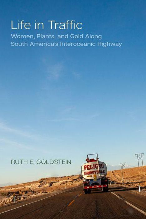 "Life in Traffic: Women, Plants, and Gold Along South America's Interoceanic Highway" von Ruth E. Goldstein. Wüste mit LKW.