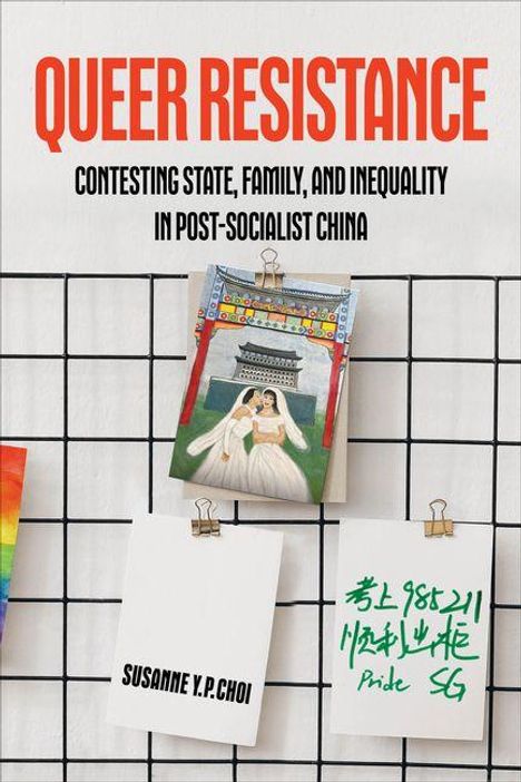 "QUEER RESISTANCE: Contesting state, family, and inequality in post-socialist China" von Susanne Y.P. Choi. Ein Bild zeigt ein Paar in traditioneller Kleidung vor einem Tor.