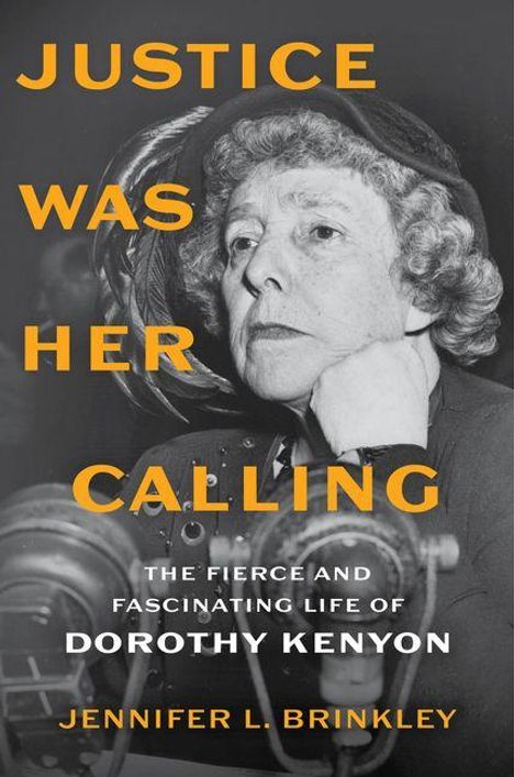 "Justice was her calling. The fierce and fascinating life of Dorothy Kenyon. Jennifer L. Brinkley." Frau nachdenklich vor Mikrofon.