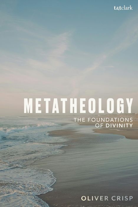 METATHEOLOGY, THE FOUNDATIONS OF DIVINITY, OLIVER CRISP. Am Strand brechende Wellen bei sanft bewölktem Himmel.