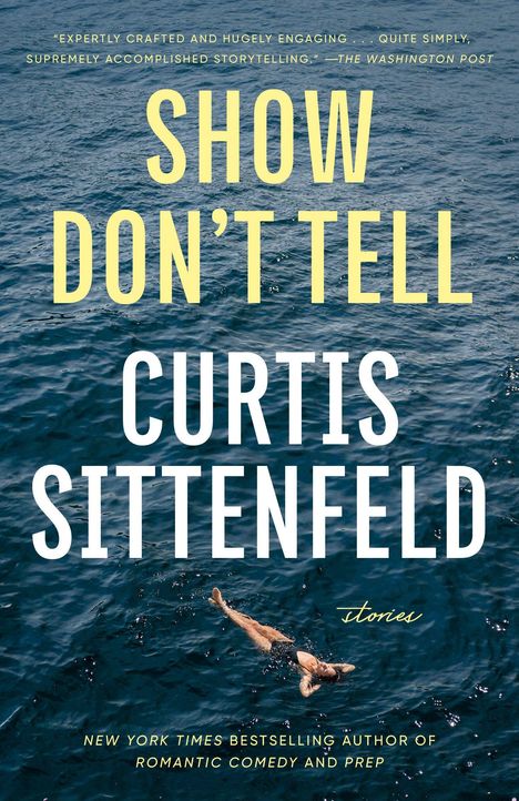 Oben steht: „SHOW DON’T TELL“, „CURTIS SITTENFELD“. Jemand schwimmt allein im offenen Meer.