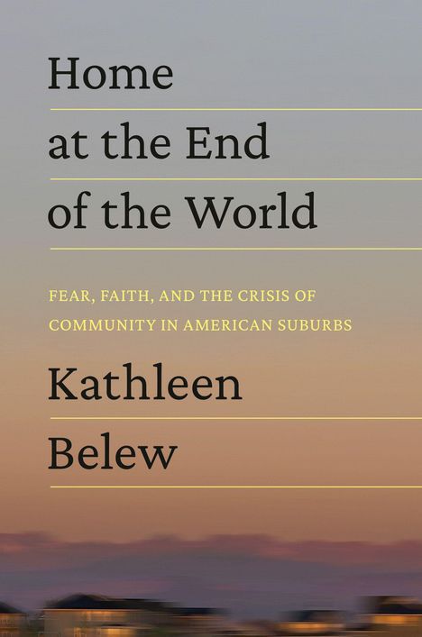 "Home at the End of the World" von Kathleen Belew. Unscharfe Häuser im Sonnenuntergang mit abgestuften Farbtönen.