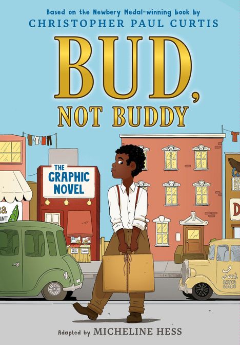 Buchtitel "Bud, Not Buddy" in großer, gelber Schrift. Im Vordergrund ein Junge mit einem Koffer vor einer Stadtkulisse.