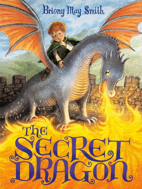 Text: "Briony May Smith", "The Secret Dragon". Ein Junge reitet auf einem blauen Drachen, der Flammen speit; Illustration.