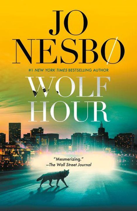 Text: "JO NESBØ", "NEW YORK TIMES BESTSELLING AUTHOR", "WOLF HOUR", Zitat über Nesbø. Skyline mit Wolf im Vordergrund.