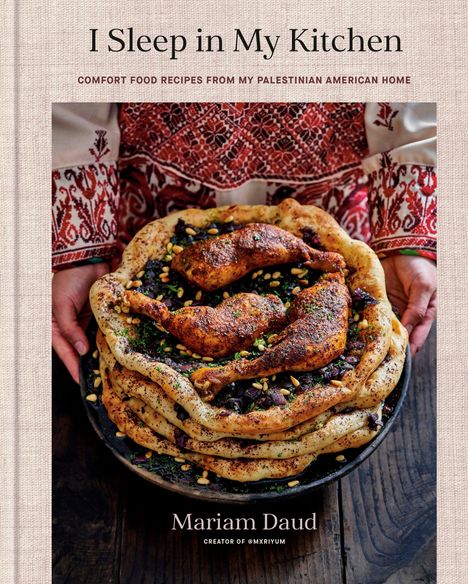 "I Sleep in My Kitchen" und "Comfort Food Recipes from My Palestinian American Home". Teller mit Brot und gewürztem Hähnchen.