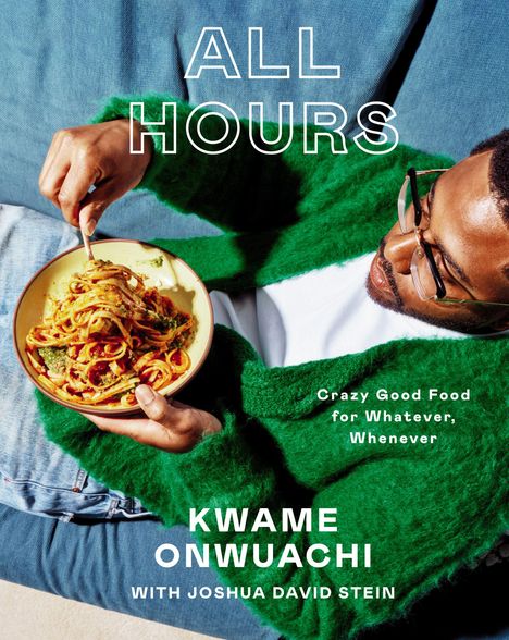 "ALL HOURS. Crazy Good Food for Whatever, Whenever. KWAME ONWUACHI WITH JOSHUA DAVID STEIN." Mann in grünem Pullover isst Pasta.