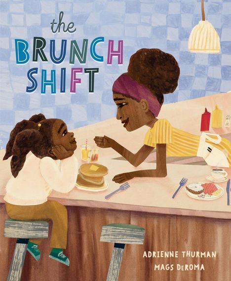 "the BRUNCH SHIFT" in bunten Buchstaben. Eine Frau und ein Kind an einer Theke. Pancakes und Getränke stehen bereit.