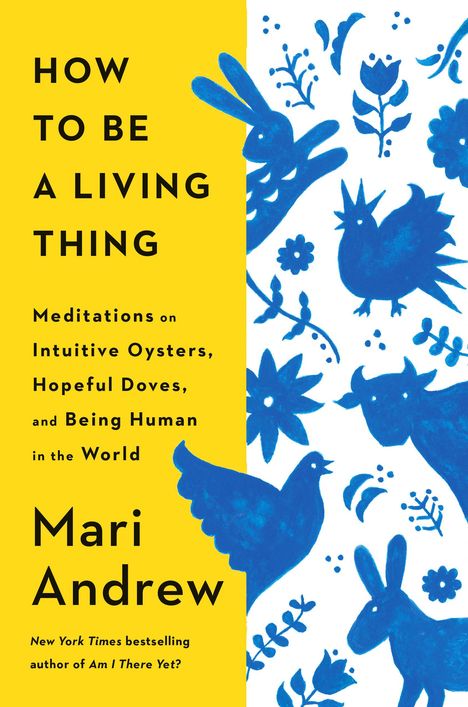 "How to Be a Living Thing" von Mari Andrew; gelber Hintergrund links, blaue Illustrationen von Tieren und Pflanzen rechts.