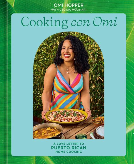 "Cooking con Omi", "A love letter to Puerto Rican home cooking". Eine Frau in buntem Kleid hält ein Gericht.