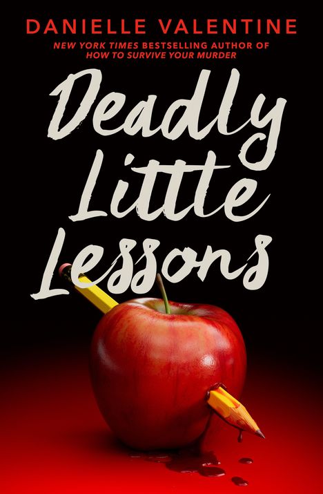 "Deadly Little Lessons", roter Apfel mit bleistiftähnlichem Gegenstand durchbohrt, blutähnliche Flüssigkeit tropft.