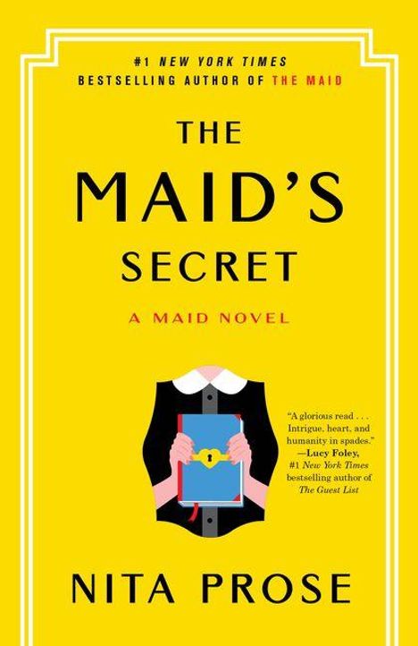 Text: „The Maid's Secret: A Maid Novel“. „Nita Prose“. Gelber Hintergrund, Frau in Uniform hält blaues Schloss.