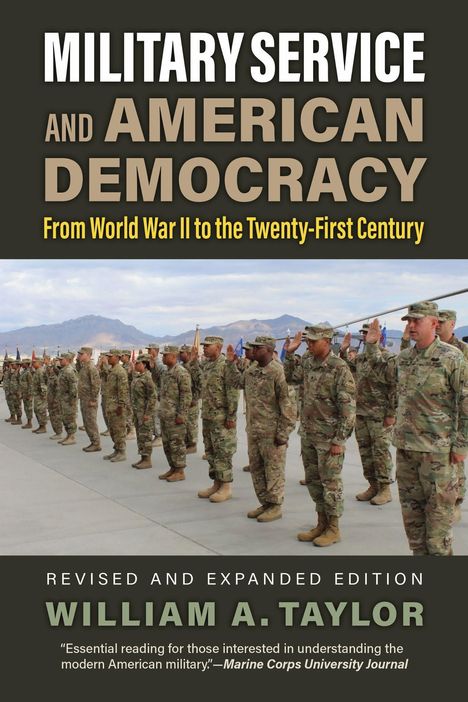 "Military Service and American Democracy" oben; Soldaten salutieren in einer Reihe vor einer Bergkulisse.