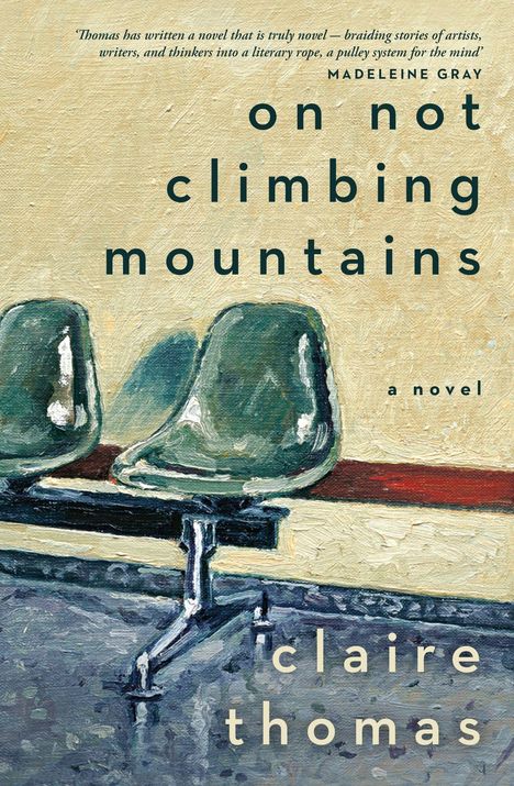 Text: „on not climbing mountains“, „a novel“, „claire thomas“, Zitat von Madeleine Gray. Illustration von zwei Stühlen.