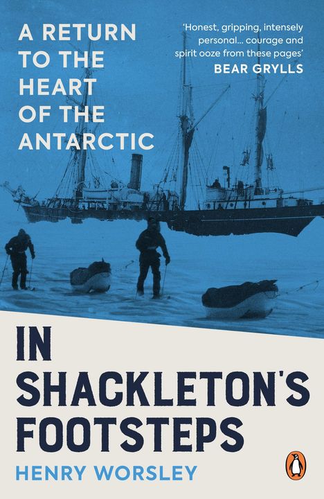 „A RETURN TO THE HEART OF THE ANTARCTIC. IN SHACKLETON'S FOOTSTEPS. HENRY WORSLEY.“ Ein Schiff im Eis mit Personen.