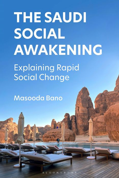 "The Saudi Social Awakening" von Masooda Bano. Liegestühle und Sonnenschirme vor dramatischen Wüstenfelsen.