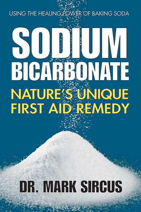 Text: "Sodium Bicarbonate: Nature’s Unique First Aid Remedy" von Dr. Mark Sircus. Hintergrund: Pulverhaufen auf blauem Feld.