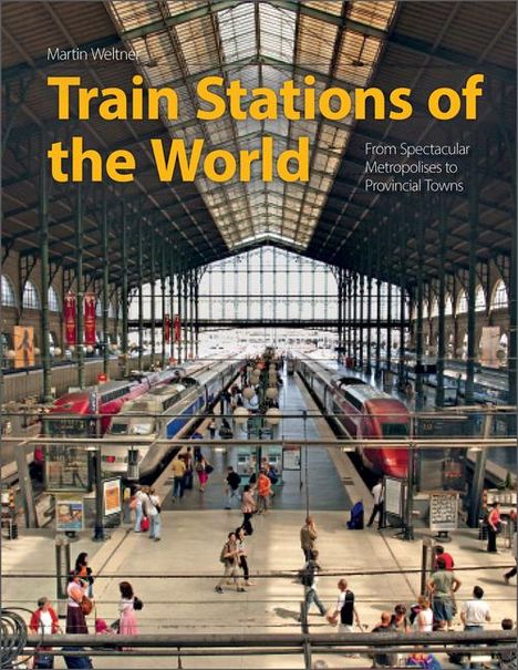 Buchtitel "Train Stations of the World", Zughalle mit Glasdach, viele Reisende, verschiedene Züge in einem großen Bahnhof.