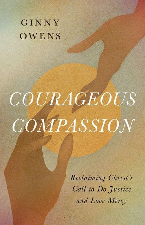 Der Titel "Courageous Compassion" steht zentral, darunter Hände, die sich vor einer gelben Scheibe fast berühren.
