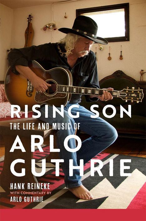 „Rising Son: The Life and Music of Arlo Guthrie“ von Hank Reineke mit Kommentar von Arlo Guthrie. Mann spielt Gitarre auf einem Teppich.
