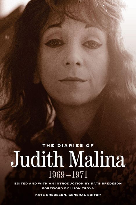 „THE DIARIES OF Judith Malina 1969–1971“. Sepia-Porträt einer Frau mit langen Haaren.