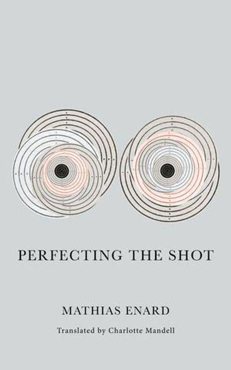 "PERFECTING THE SHOT" von Mathias Enard, übersetzt von Charlotte Mandell. Zwei Zielscheiben mit konzentrischen Kreisen.