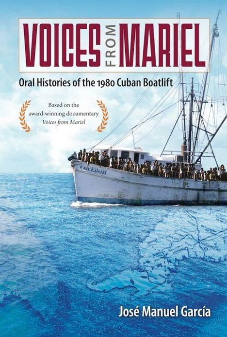 Titel: "Voices from Mariel", Untertitel: "Oral Histories of the 1980 Cuban Boatlift". Ein Schiff voller Menschen auf blauem Wasser.