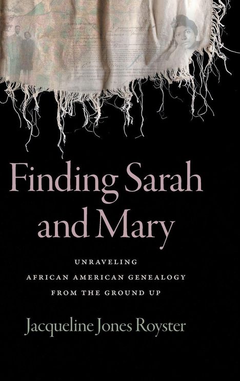 „Finding Sarah and Mary: Unraveling African American Genealogy from the Ground Up“ von Jacqueline Jones Royster. Oben ein Tuch mit Fransen und Bildern.