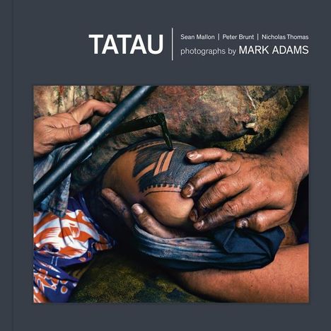 Mark Adams: Tatau, Buch