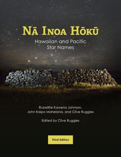 „Nā Inoa Hōkū: Hawaiian and Pacific Star Names“ von Rubellite Johnson, John Kaipo Mahelona, Clive Ruggles. Sternenhimmel über Steinmauer.