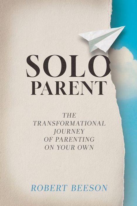 "SOLO PARENT" und "THE TRANSFORMATIONAL JOURNEY OF PARENTING ON YOUR OWN" von Robert Beeson, Papierflieger auf Himmel.