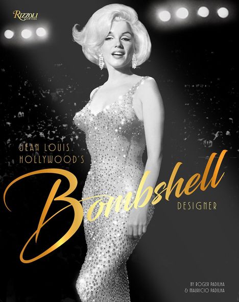 "Jean Louis Hollywood's Bombshell Designer." Eine berühmte Frau in einem glitzernden Kleid vor Publikum und Scheinwerfern.