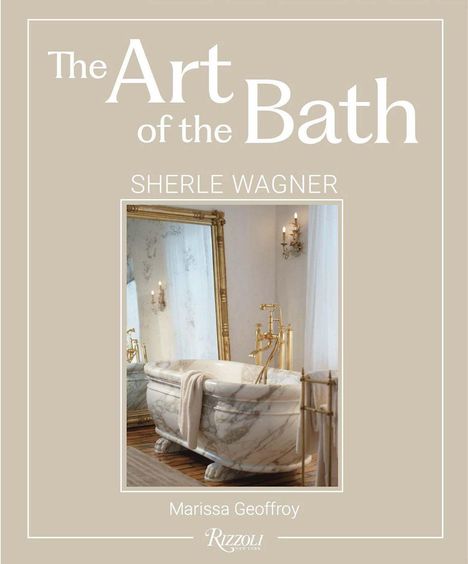 "The Art of the Bath", "SHERLE WAGNER", "Marissa Geoffroy". Ein luxuriöses Badezimmer mit einer marmorierten Wanne.