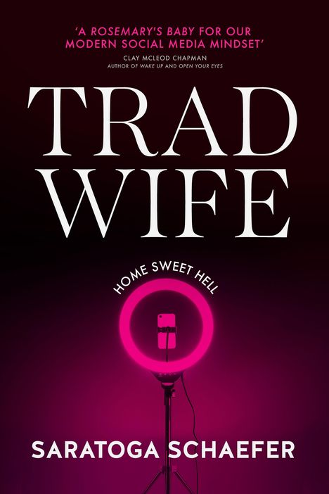 „TRAD WIFE“, „HOME SWEET HELL“, „SARATOGA SCHAEFER“. Ein leuchtender Ring mit Smartphone in Pink.