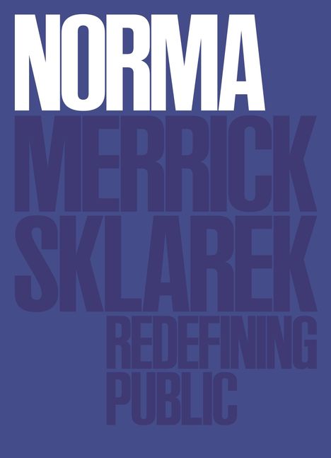 "Norma Merrick Sklarek Redefining Public." Der Hintergrund ist blau mit einem Fokus auf große, kontrastreiche Schrift.