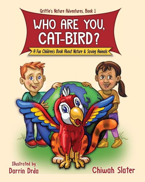 "Who Are You, Cat-Bird?" Zwei Kinder halten eine Weltkugel, davor ein bunter Vogel mit Tigerstreifen.