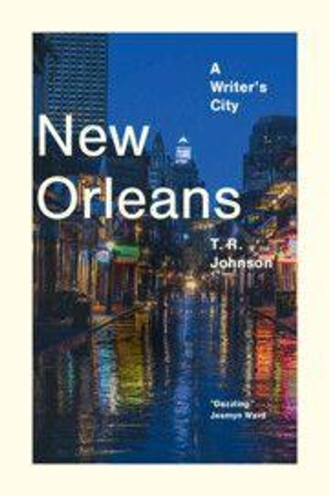 "New Orleans: A Writer's City" von T.R. Johnson. Nächtliche Stadtansicht mit nasser Straße und bunten Lichtern.