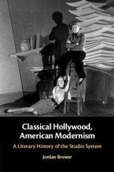 "Classical Hollywood, American Modernism" von Jordan Brower. Schwarz-weiß: Frau liegt, Mann sitzt auf Stuhl.