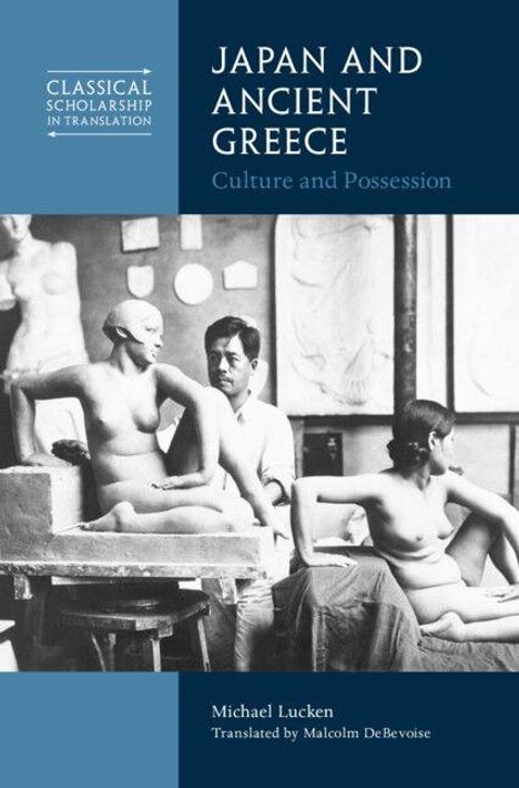 "Japan and Ancient Greece: Culture and Possession", in Szene eine Atelierumgebung mit Skulpturen und einer sitzenden Person.