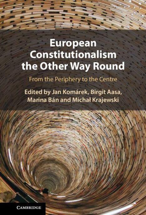 "European Constitutionalism the Other Way Round. From the Periphery to the Centre. Edited by Jan Komárek et al." Spiralförmiges Buchregal.