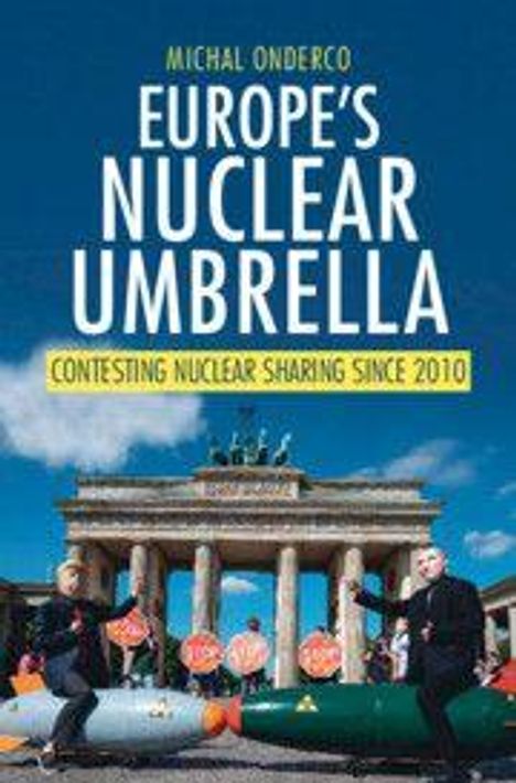 Text: "Michal Onderco, Europe's Nuclear Umbrella, Contesting Nuclear Sharing Since 2010."  
Menschen mit Stopp-Schildern vor dem Brandenburger Tor.