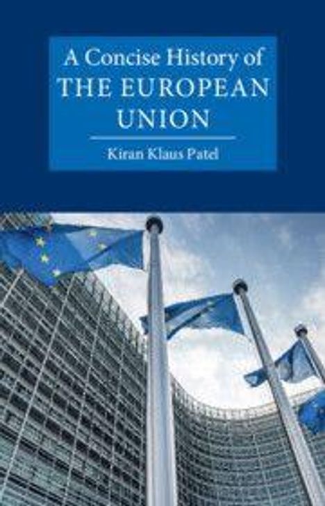 Titel: "A Concise History of the European Union" von Kiran Klaus Patel. Flaggen der EU vor einem modernen Gebäude.