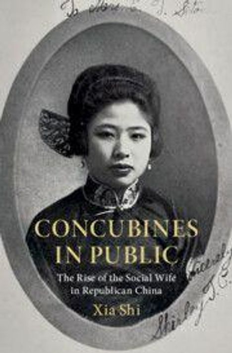 „CONCUBINES IN PUBLIC. The Rise of the Social Wife in Republican China. Xia Shi.“ Ein altes Porträt einer Frau in traditioneller Kleidung.