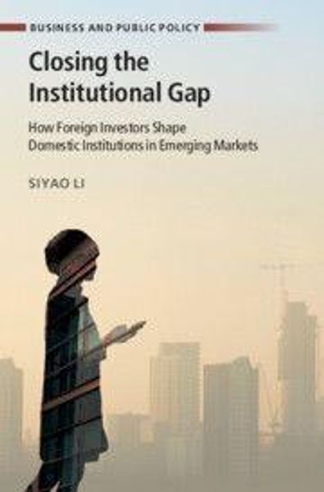 „Closing the Institutional Gap: How Foreign Investors Shape Domestic Institutions in Emerging Markets“ von Siyao Li. Silhouette einer Person mit Handy vor Skyline.