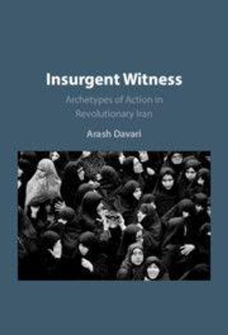 "Insurgent Witness: Archetypes of Action in Revolutionary Iran, Arash Davari." Schwarz-Weiß-Foto von Menschen in dunkler Kleidung.