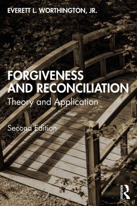 "Forgiveness and Reconciliation: Theory and Application, Second Edition" von Everett L. Worthington, Jr. Holzbrücke im Wald.