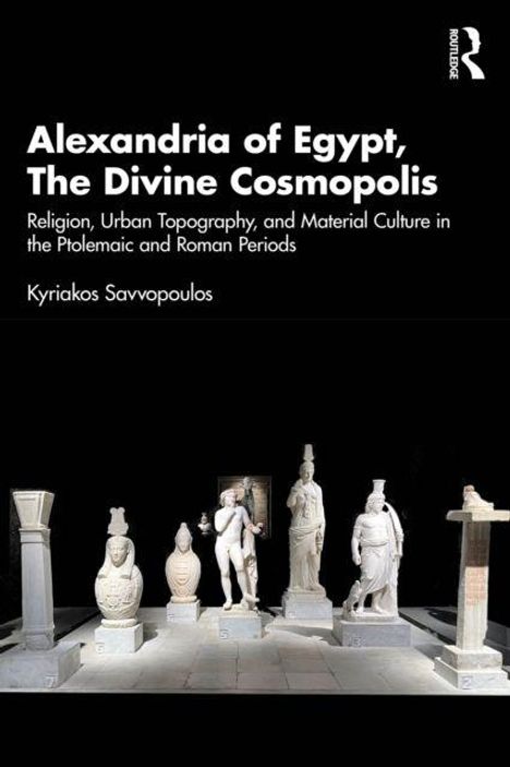 "Alexandria of Egypt, The Divine Cosmopolis" von Kyriakos Savvopoulos. Fünf antike Statuen auf Sockeln in einer dunklen Umgebung.