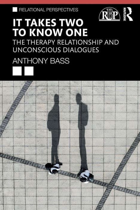 "IT TAKES TWO TO KNOW ONE - THE THERAPY RELATIONSHIP AND UNCONSCIOUS DIALOGUES - ANTHONY BASS." Zwei Personen auf Pflastersteinen.